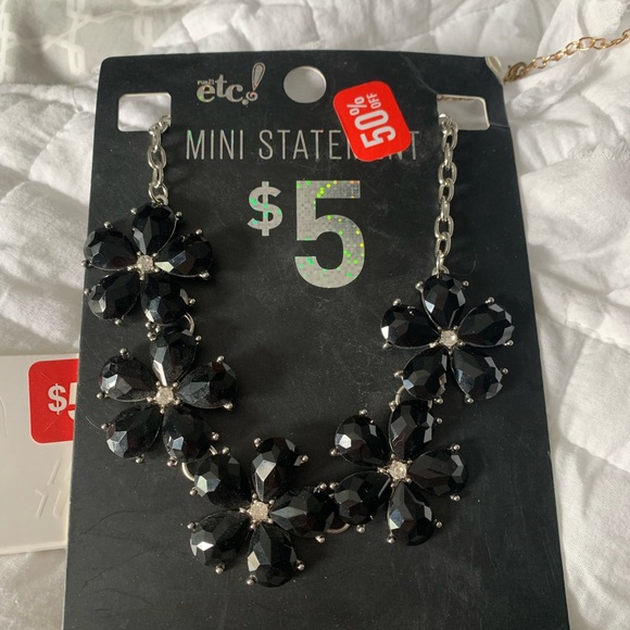 Statement Necklaces - Picture 3 of 7